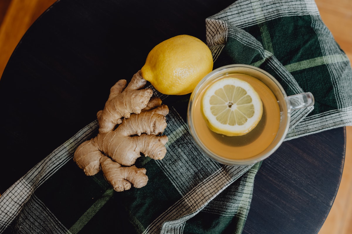 Bebida de jengibre con cúrcuma y especias